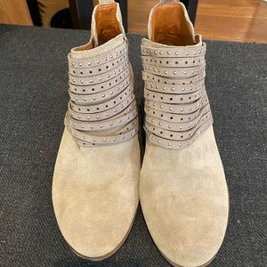 Lucky 🍀  Suede Leather Booties